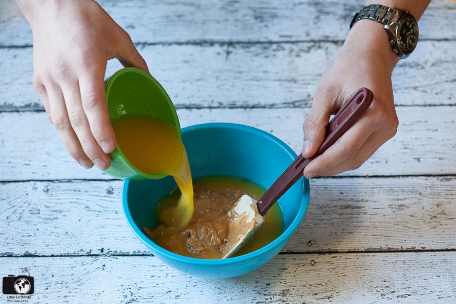 You must try this quick and easy Crockpot Peanut Chicken recipe! Only 6 ingredients!